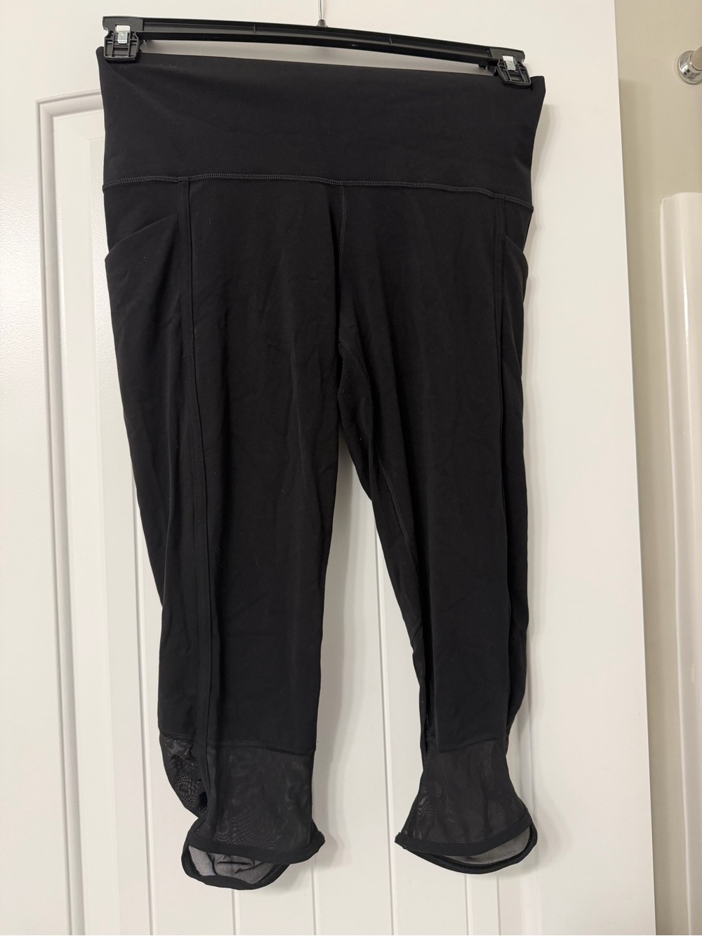 Athleta Black Salutation Stash Pocket II Capri